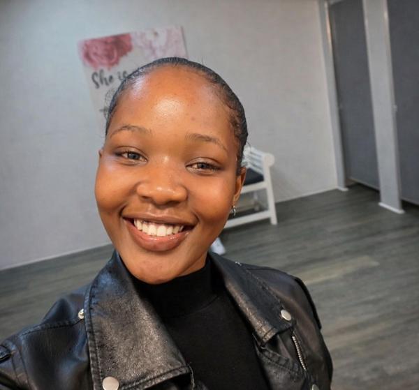 Khanya Kuena, estate agent